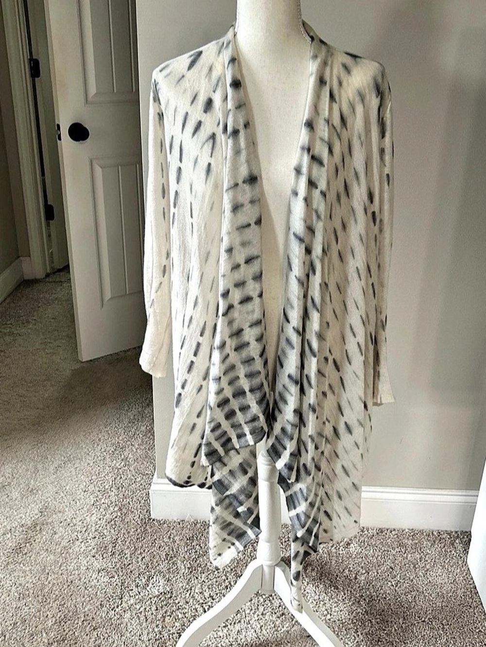 Eileen Fisher Abstract Print Alpaca Silk cardigan in Cream & Gray